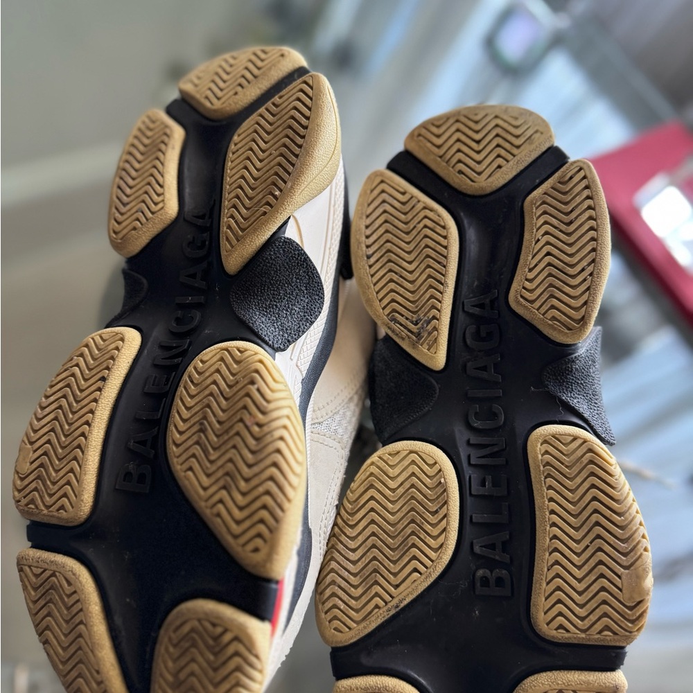 Balenciaga Women's Cream Sneakers - Picture 4 of 5